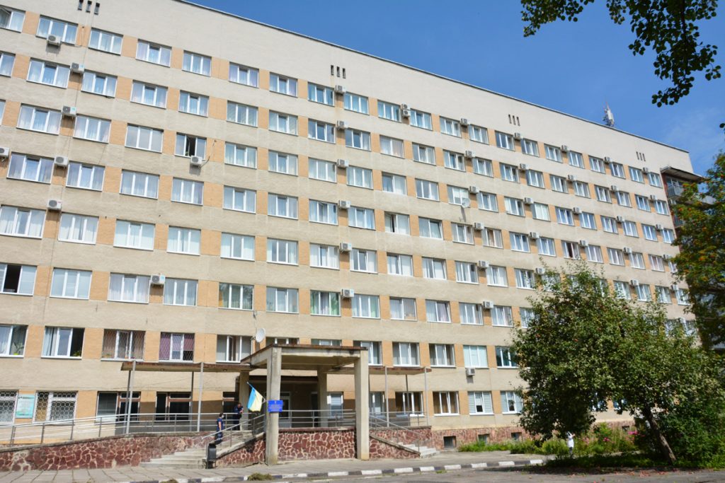 У Калуській лікарні розгортають додаткове відділення для хворих на COVID-19