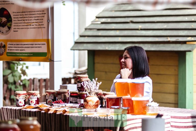 У Франківську місцеві виробники презентували свою продукцію ФОТОРЕПОРТАЖ