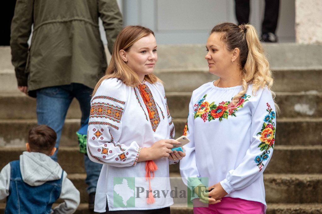школах