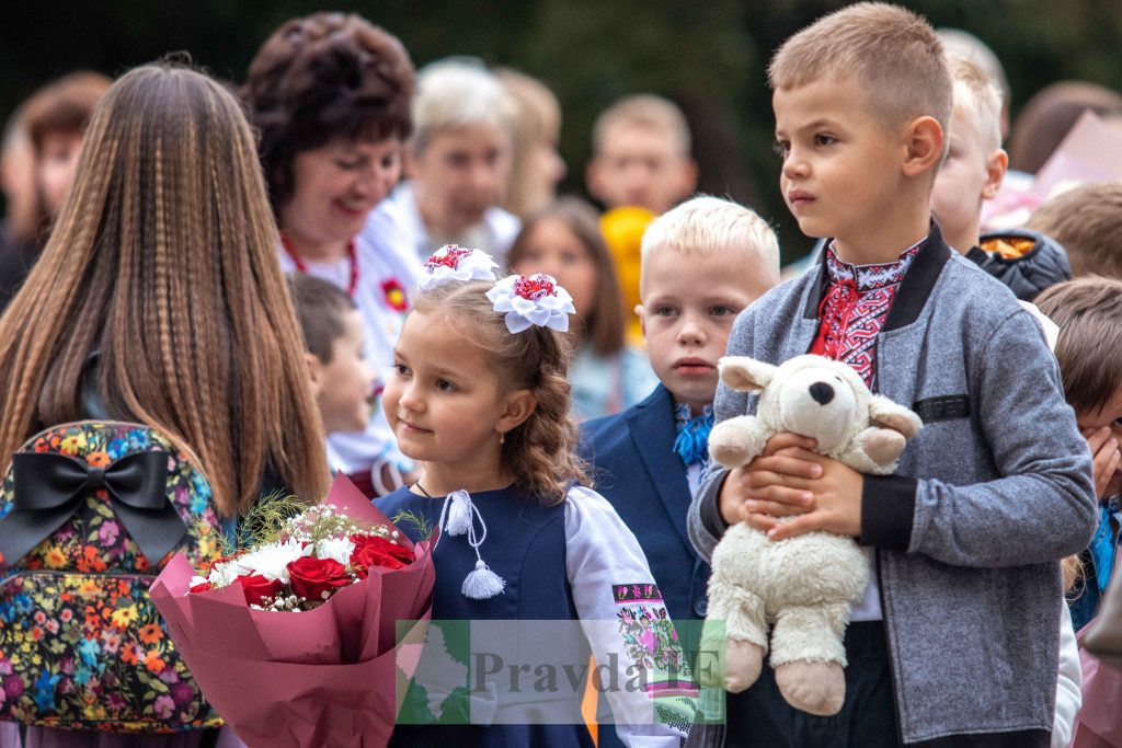 школах