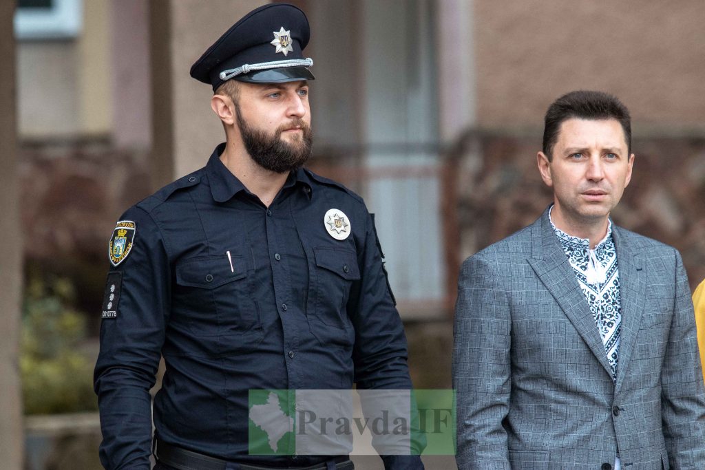 школах