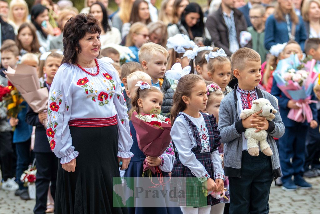 школах
