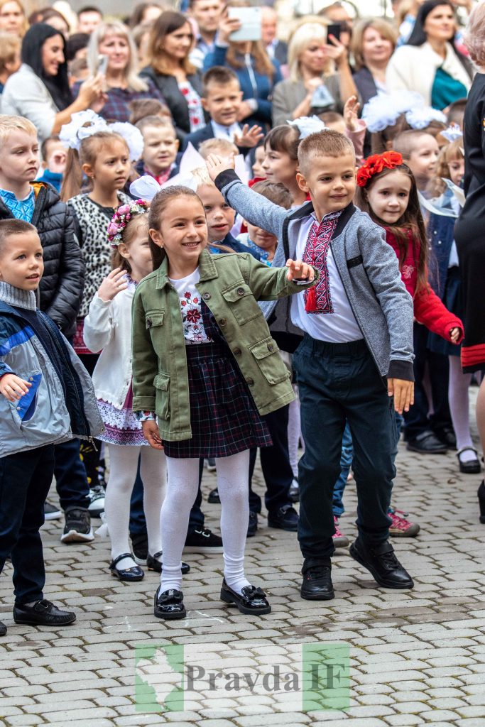 школах