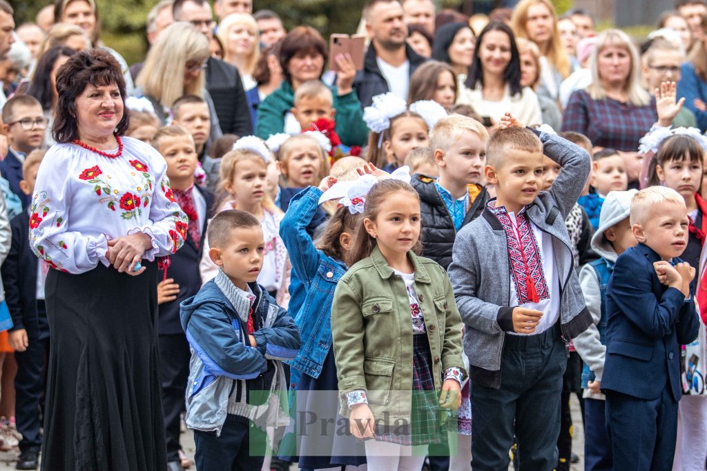 школах