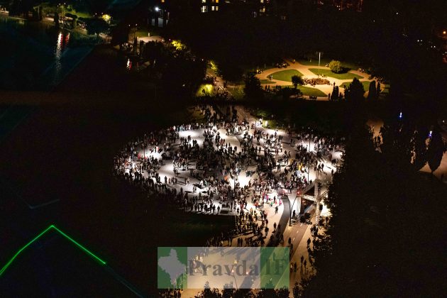 У Франківську на міському озері відбулося масштабне світлове шоу ФОТОРЕПОРТАЖ