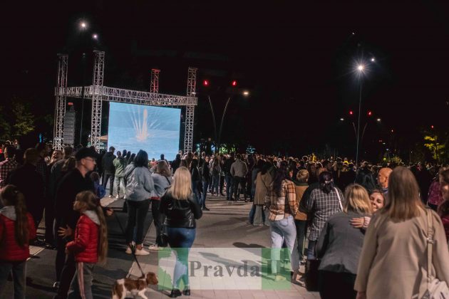 У Франківську на міському озері відбулося масштабне світлове шоу ФОТОРЕПОРТАЖ