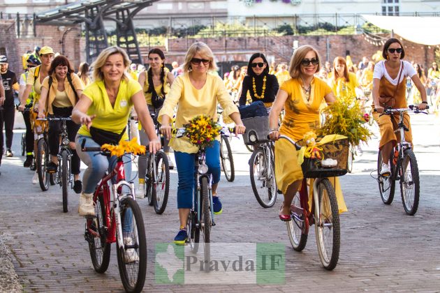 В Івано-Франківську відбувся традиційний 10-й Дівчачий велопарад