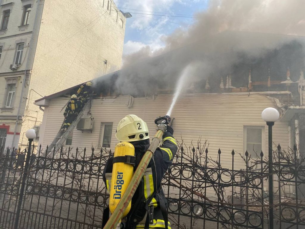Минулої доби на Франківщині горів будинок, автомобіль та стодола