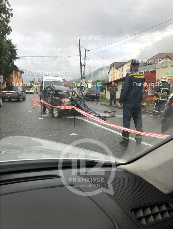 Авто відновленню не підлягає: у ранковій автотрощі на Прикарпатті постраждав водій "Славути" ФОТО