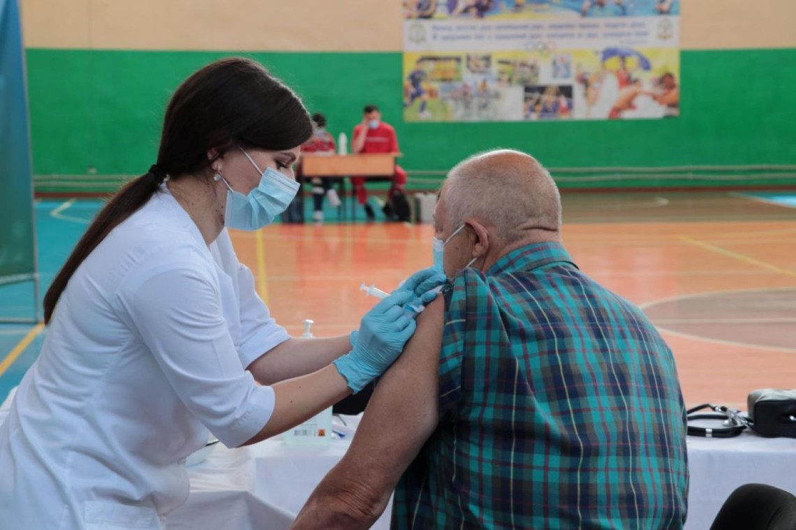 У двох центрах масової вакцинації Івано-Франківська продовжили роботу до 20:00