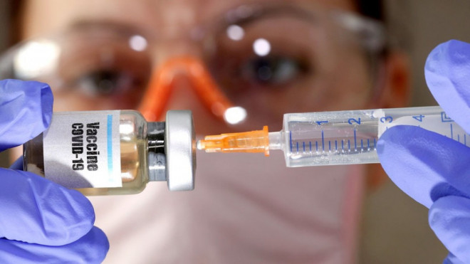 До уваги прикарпатців: вчителів, які не вакцинуються від COVID-19, відсторонять від роботи