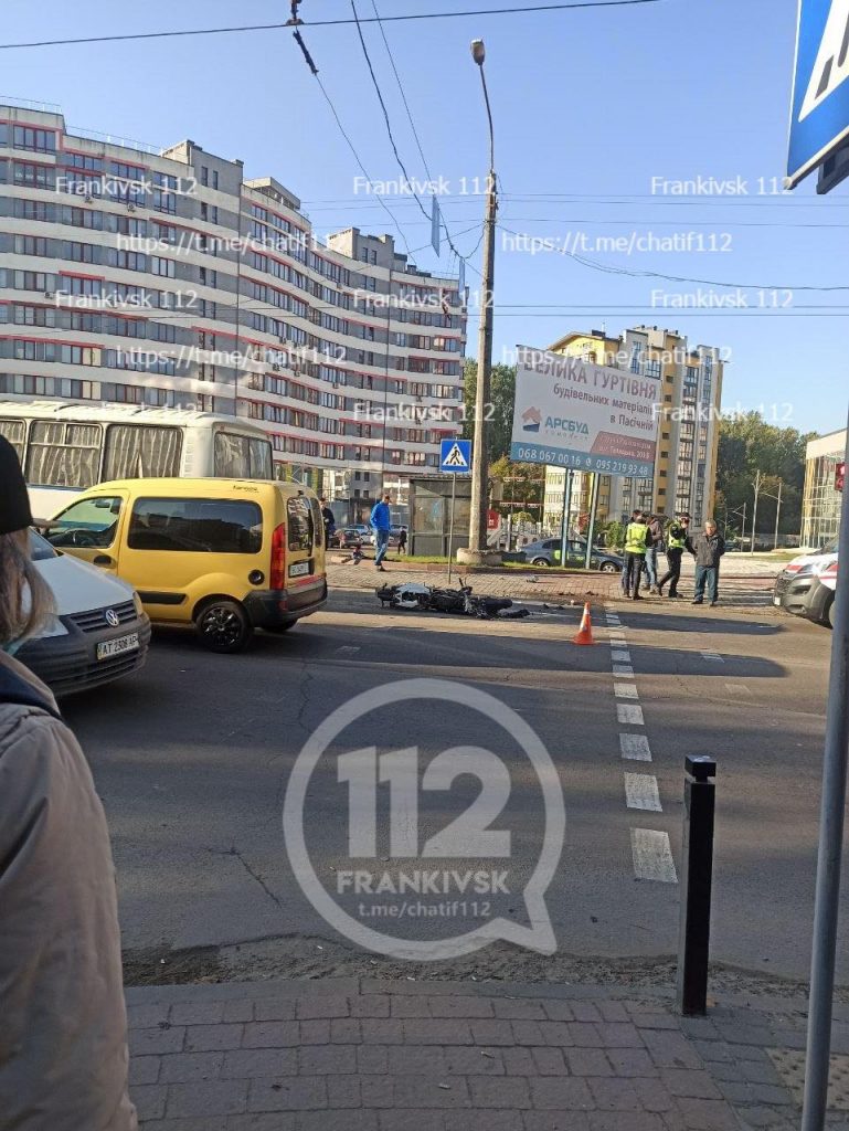 На Пасічній під колеса автобуса потрапив мотоцикліст ФОТО та ВІДЕО