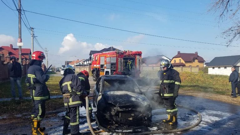 За добу в області згоріли автомобіль та комбайн – причини займання наразі не відомі