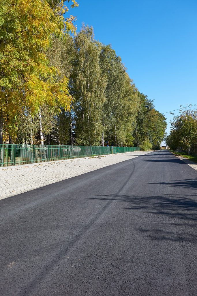В одному з сіл Франківської громади поблизу школи оновили дорогу ФОТО