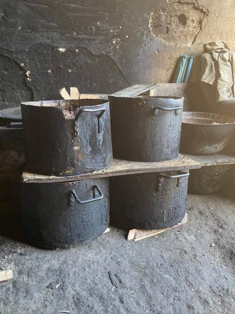 Калуський "Дім Сірка" просить допомогти придбати в притулок для чотирилапих казани