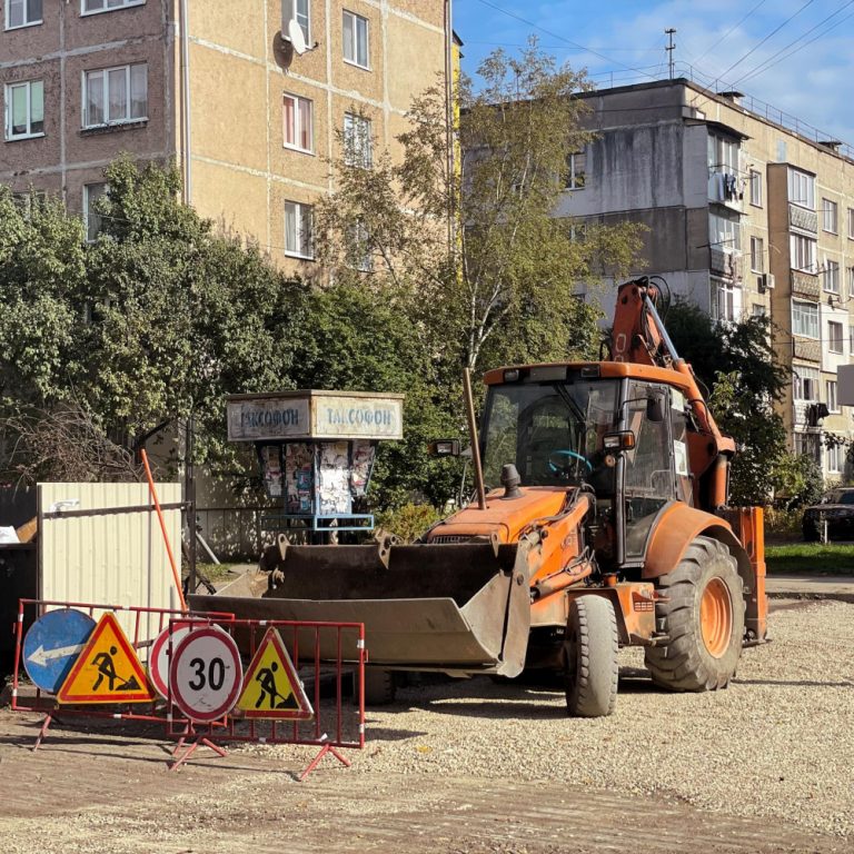 На вулиці Стуса у Франківську прокладають нове дорожнє покриття ФОТО