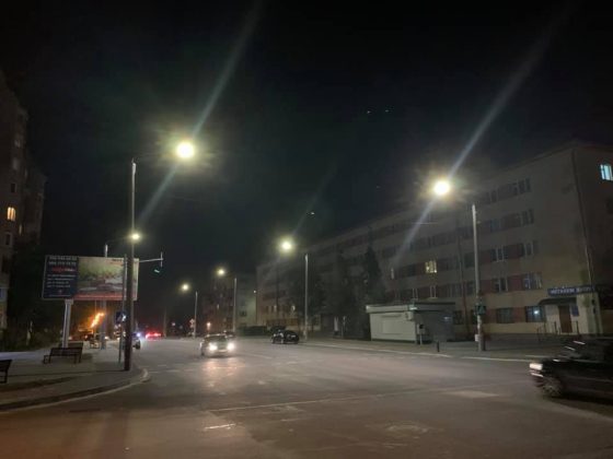 Нещодавно об'єднані бульвари у Франківську освітили, взялися за облаштування тротуару ФОТО