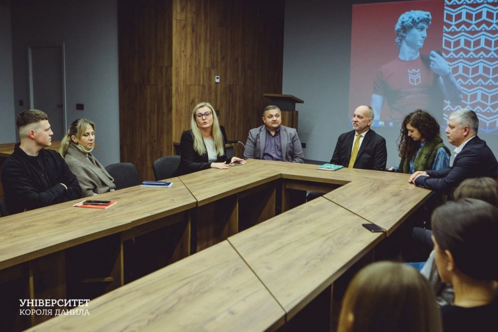 Керівник проєкту «Підприємницький університет» Девід Андерсон провів зустріч із студентами Івано-Франківська ФОТО