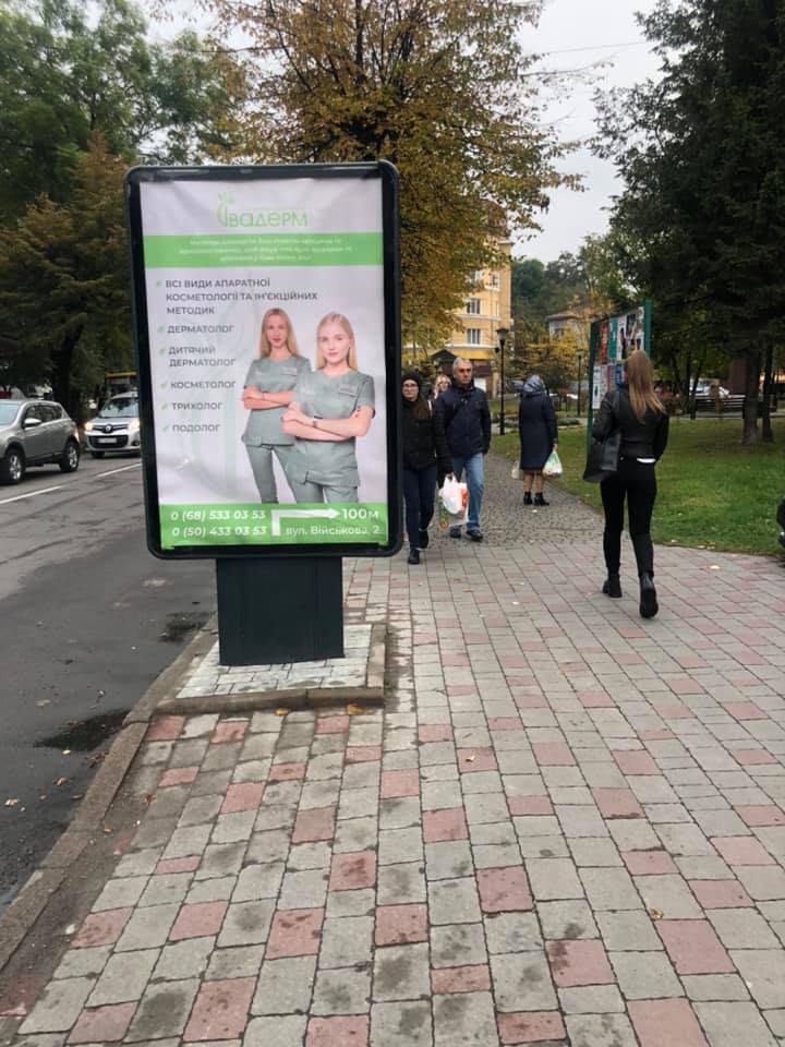 У Франківську замість молодого деревця з'явився новий сітілайт ФОТОФАКТ