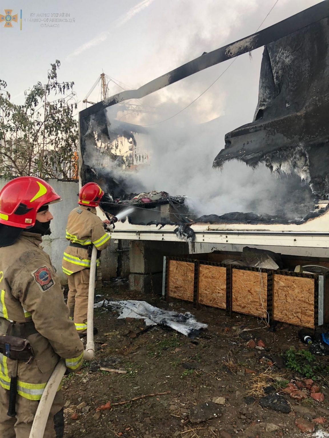На Пасічній спалахнув дерев'яний вагончик