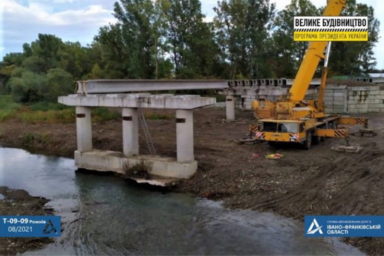 На автодорозі Снятин-Косів-Старі Кути зводять новий міст ФОТО