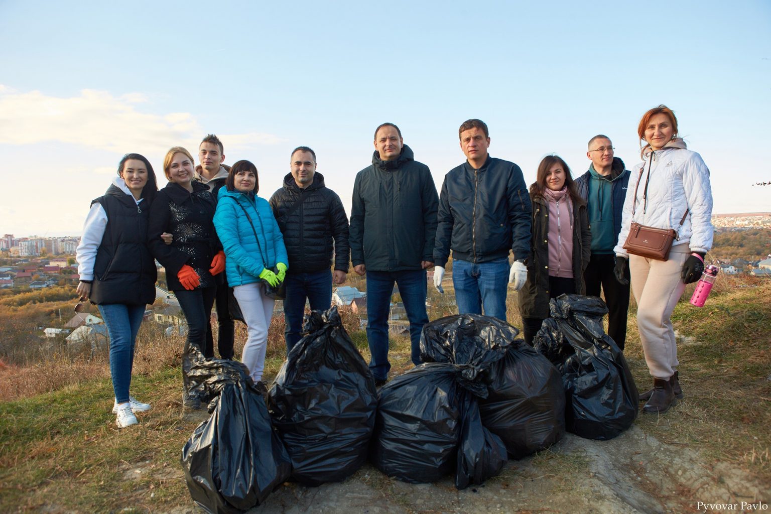 Небайдужі франківці прибрали Вовчинецькі гори ФОТО