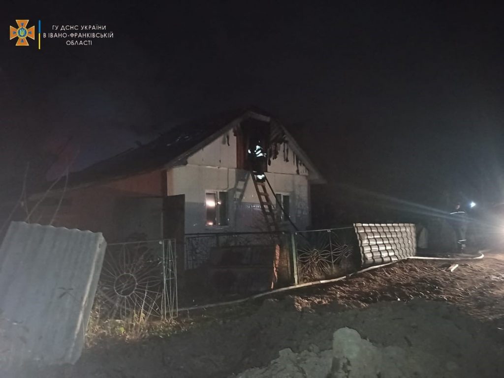Рятувальники ліквідували пожежу в селі Старий Лисець