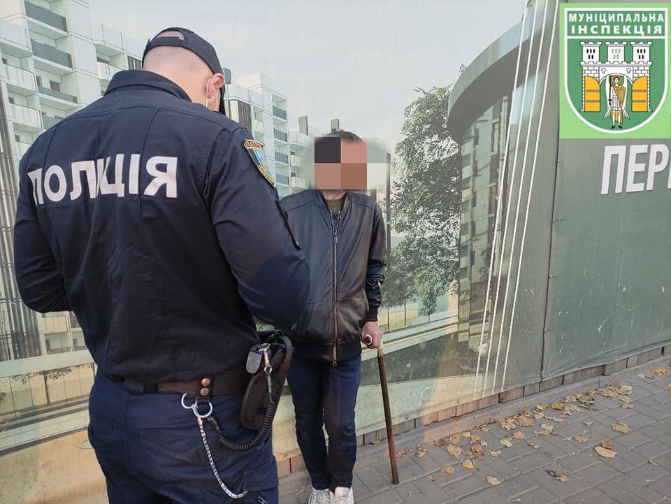 У Івано-Франківську виявили чергового «заробітчанина», який жебракував на дорозі ФОТО