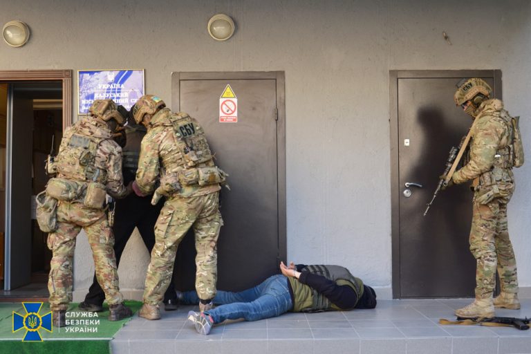 СБУ знешкодила «терористів», які захопили приміщення Калуського суду