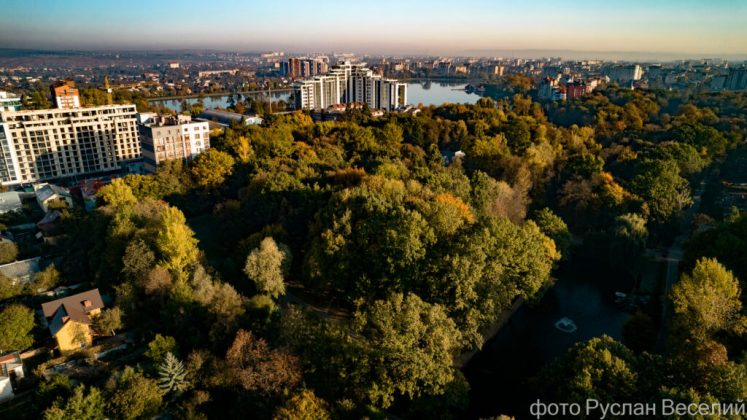 Неймовірні краєвиди осіннього парку Франківська показали з висоти ФОТО