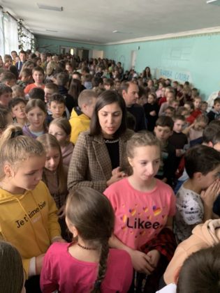 На Франківщині тисячу дітей одночасно молилися на вервиці ФОТО