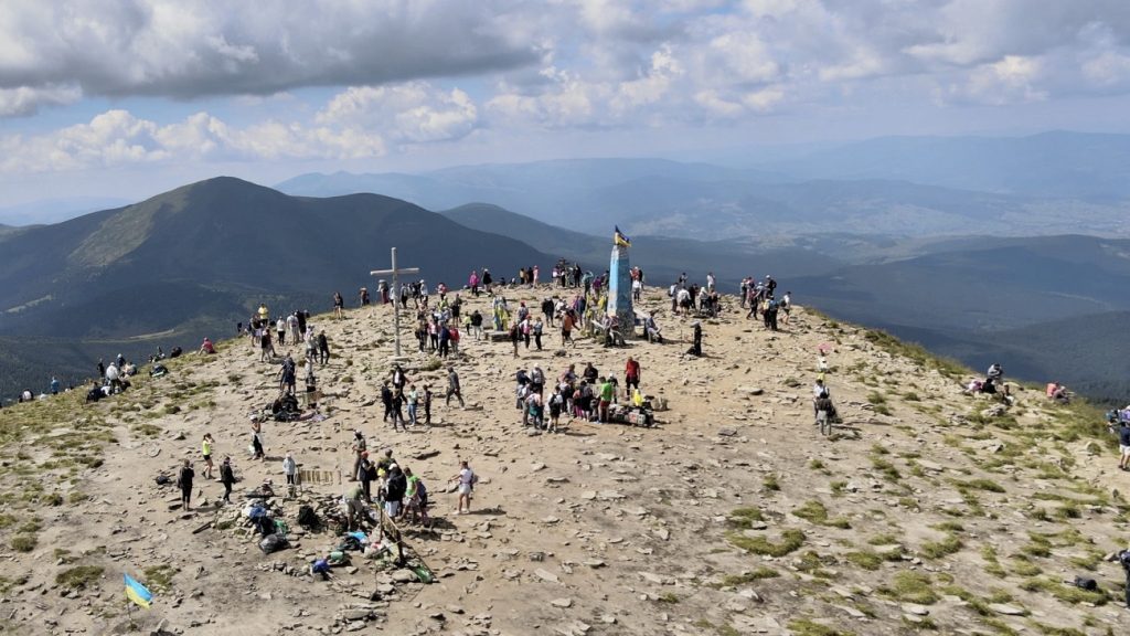 Мальовниче озеро та вражаючі краєвиди: всі тонкощі сходження на Говерлу і відпочинку в горах ФОТО та ВІДЕО