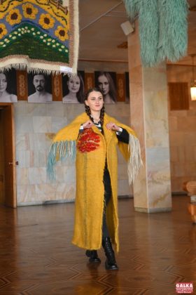 Неймовірної краси гуні та ліжники: у Франківську відкрили персональну виставку яворівської майстрині ФОТО