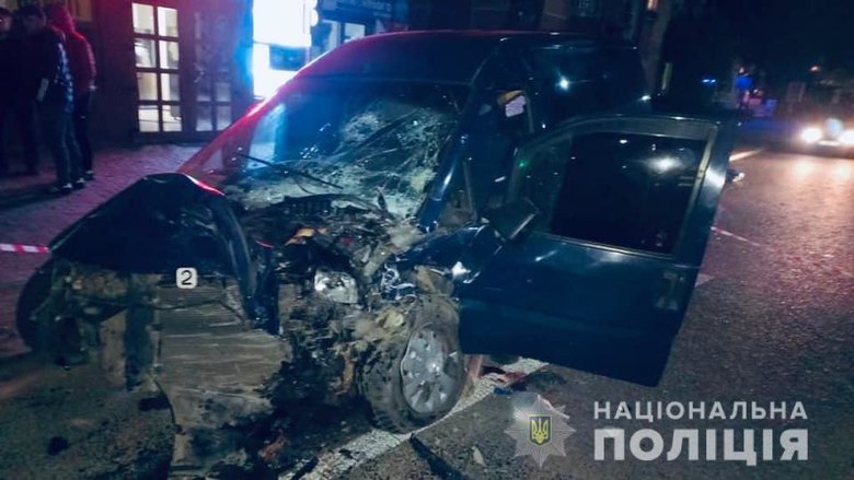 Мчав на шаленій швидкості: з'явилось відео моменту жахливої автотрощі, яку влаштував нетверезий мер Яремче