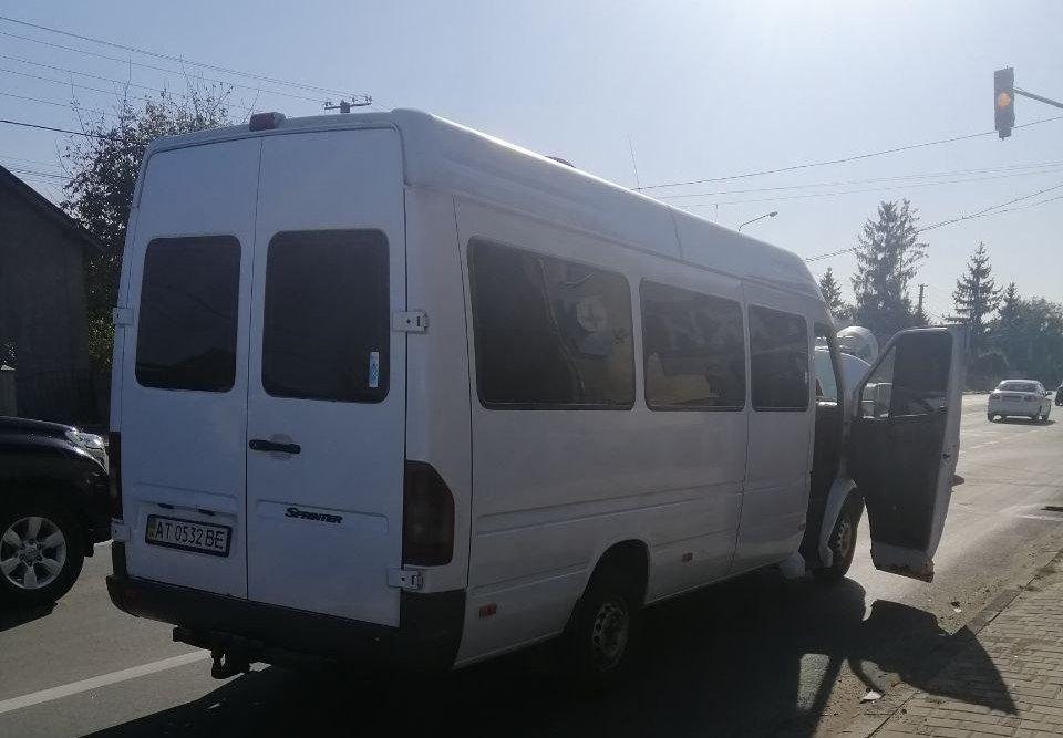 У Франківську посеред дороги під час рейсу зламався автобус