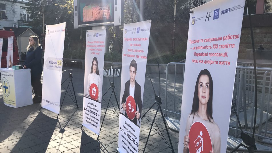 За рік до франківського "Карітасу" звернулися 14 людей, які постраждали від торгівлі людьми ФОТО