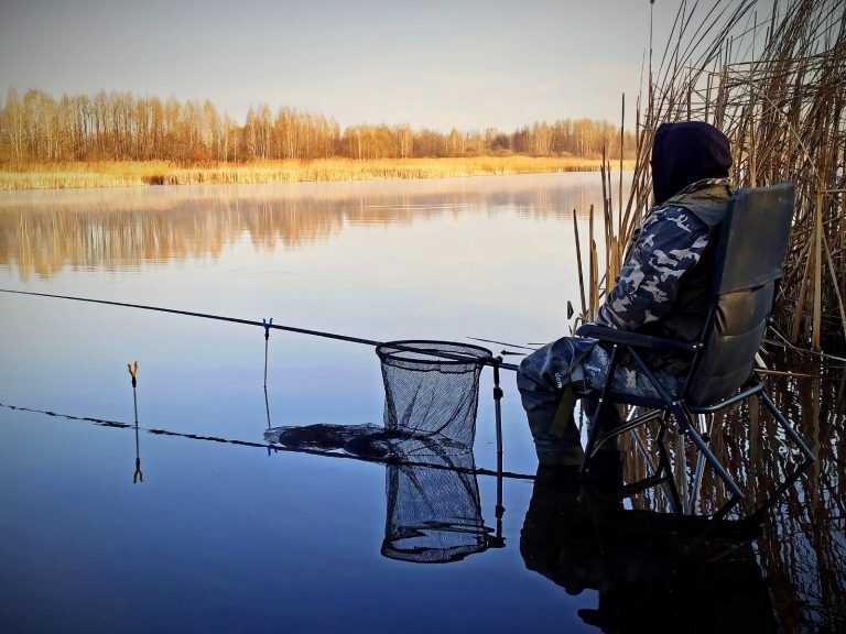 Прикарпатські рятувальники пильнують рибалок, які приходять рибалити у небезпечних місцях