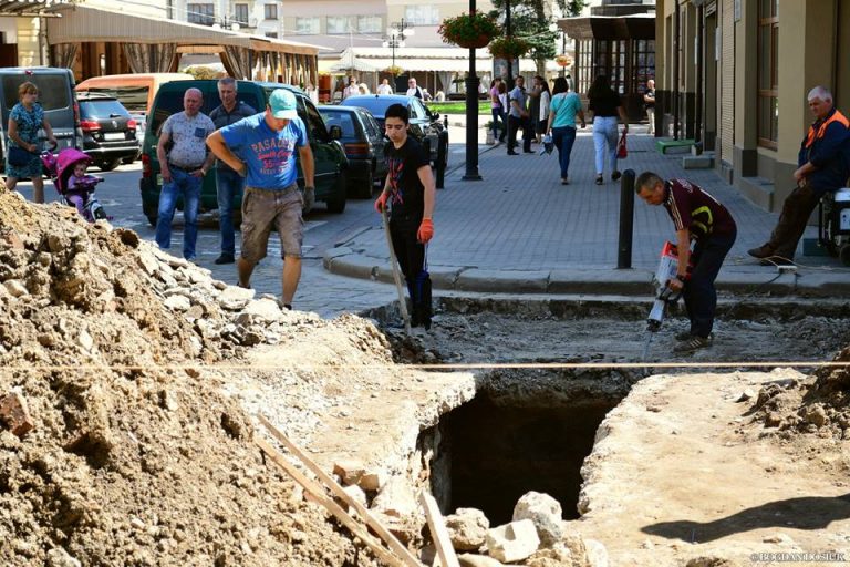 Кількість незакритих розкопок у Франківську зменшилась удвічі ВІДЕО