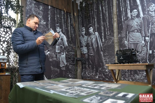 Франківський музей Національно-визвольної боротьби отримав документи Служби Безпеки ОУН 80-річної давнини ФОТОРЕПОРТАЖ