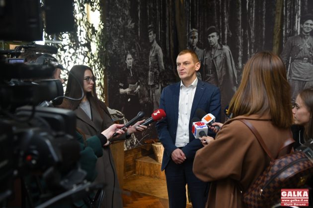 Франківський музей Національно-визвольної боротьби отримав документи Служби Безпеки ОУН 80-річної давнини ФОТОРЕПОРТАЖ