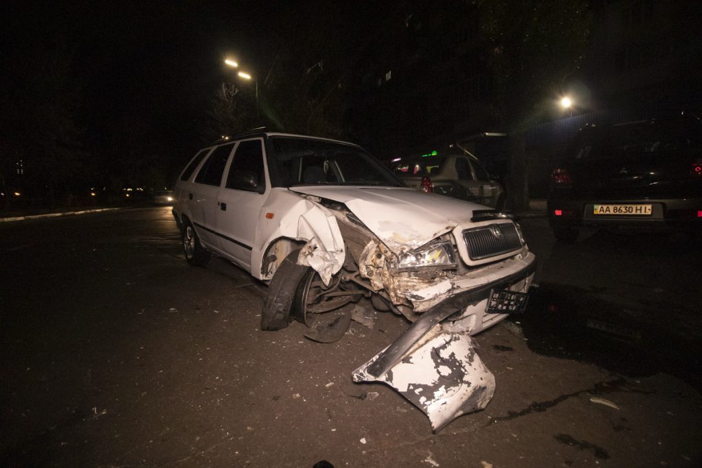 У жахливу автотрощу неподалік Франківська потрапили вантажівка та легковик - пасажир останього від отриманих травм помер на місці події