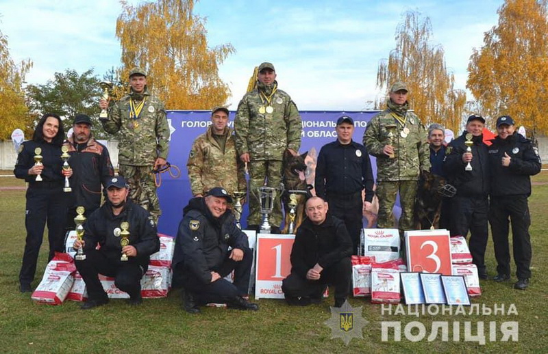 Прикарпатський поліцейський-кінолог зі службовим собакою перемогли на чемпіонаті з багатоборства ФОТО/ВІДЕО