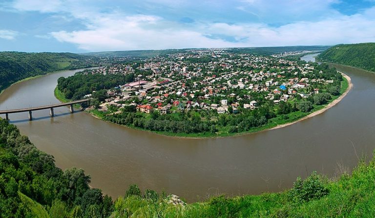 Заповідники, водоспади та панорами. Кращі куточки України для подорожей восени