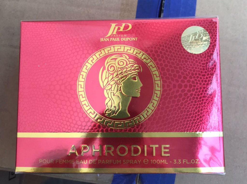 Прикарпатець намагався незаконно провезти в Україну 439 одиниць парфумів та кремів ФОТО