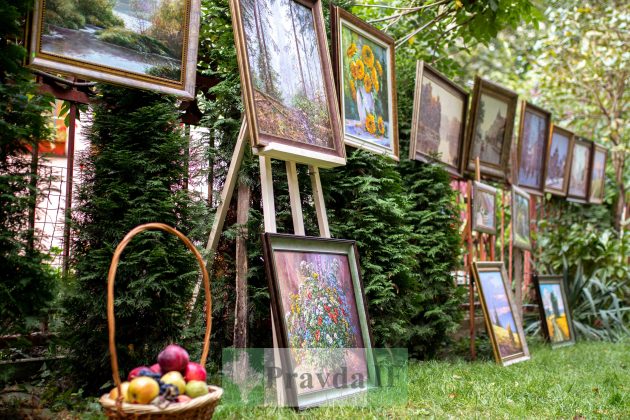У Франківську вперше експонується виставка живопису "Просто неба" ФОТОРЕПОРТАЖ