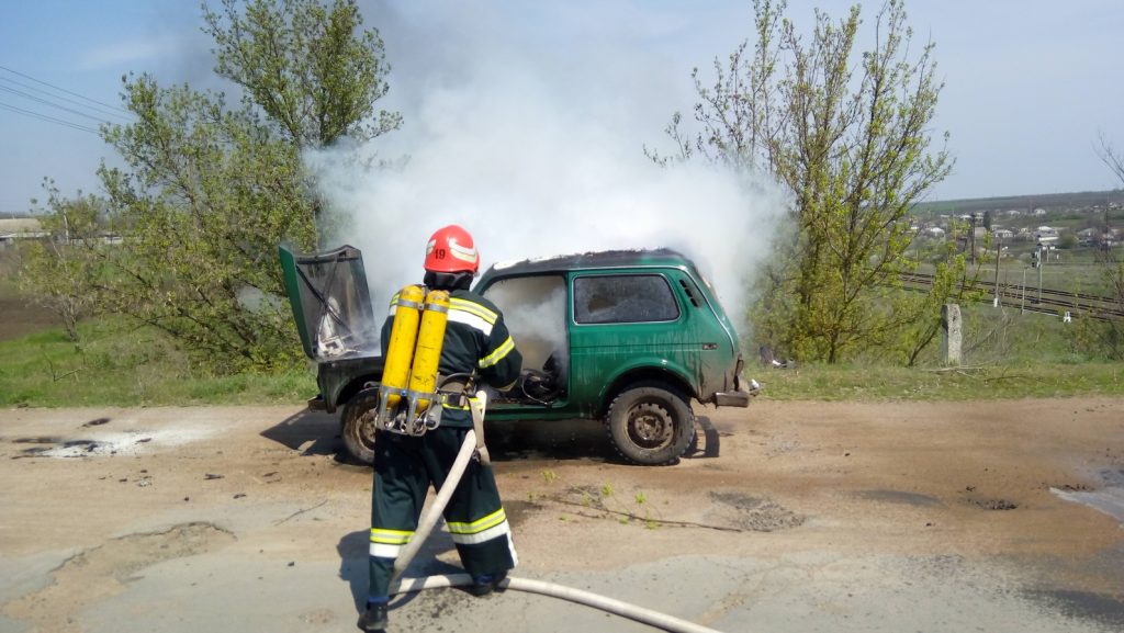 Літня кухня та «Нива» горіли минулої доби на Прикарпатті