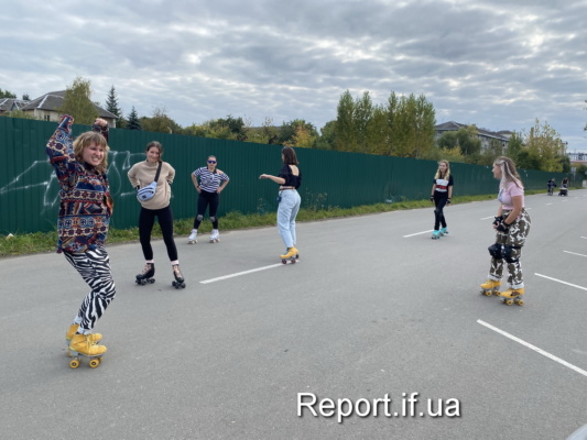 Яскраво та драйвово: франківки щотижня влаштовують танці на чотирьох колесах ФОТО