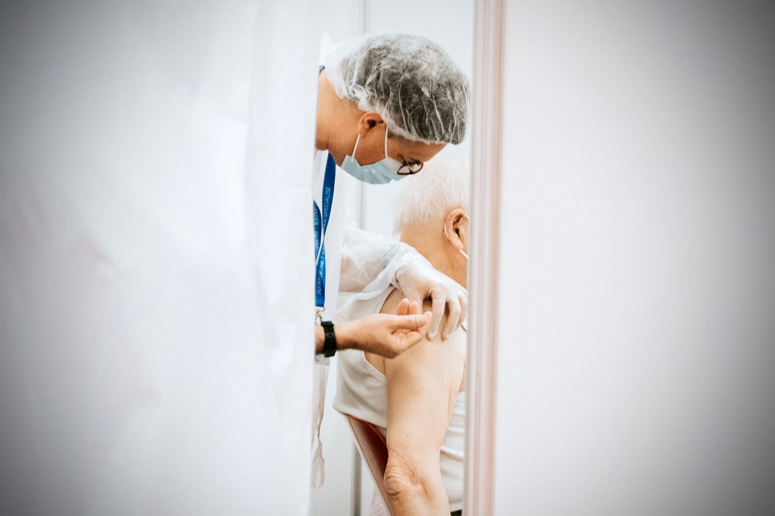 У відділеннях "Укрпошти" на Франківщині вакцинуватимуть від коронавірусу