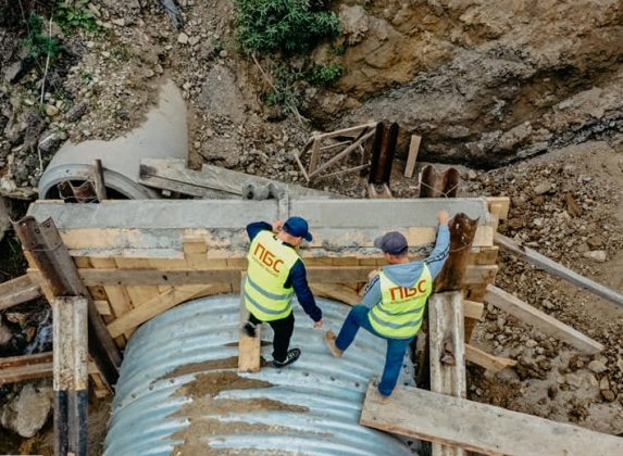 На Косівщині зводять міст, знесений повінню 13 років тому ФОТО