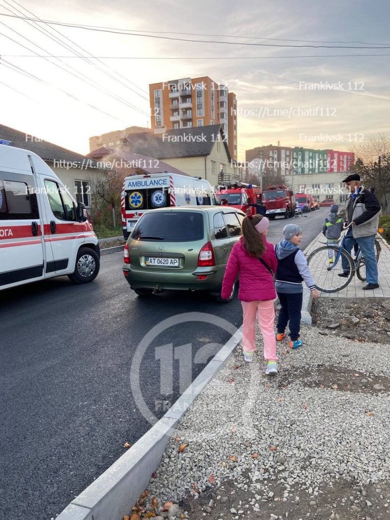 У Франківську під час пожежі ледь не згоріли двоє літніх людей ФОТО